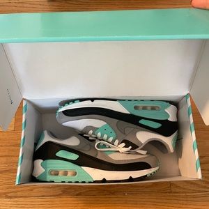 Women’s 11.5 men’s size 10 Nike Air Max Teal